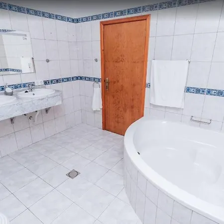 2 Bedroom In Calheta *