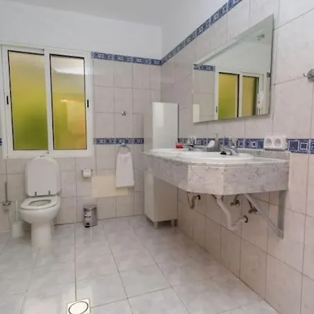 2 Bedroom In Calheta