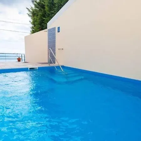 2 Bedroom In Calheta