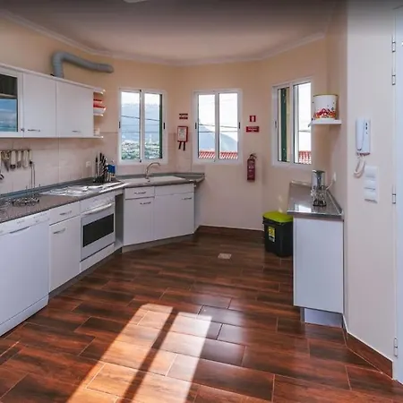 2 Bedroom In Calheta 公寓