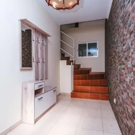 2 Bedroom In Calheta * Арку-да-Кальета