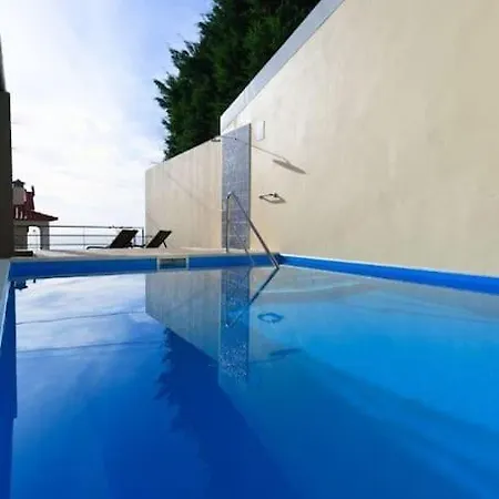 2 Bedroom In Calheta