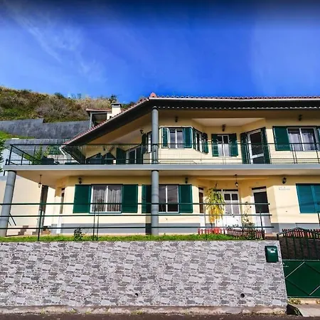 2 Bedroom In Calheta * Арку-да-Кальета