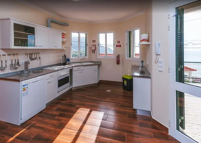 2 Bedroom In Calheta Appartamento