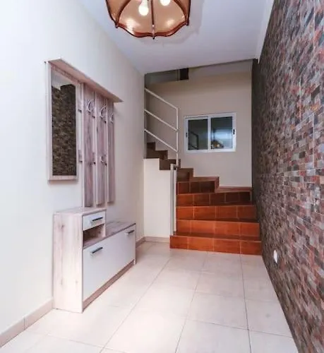 2 Bedroom In Calheta * Arco da Calheta (Madeira)